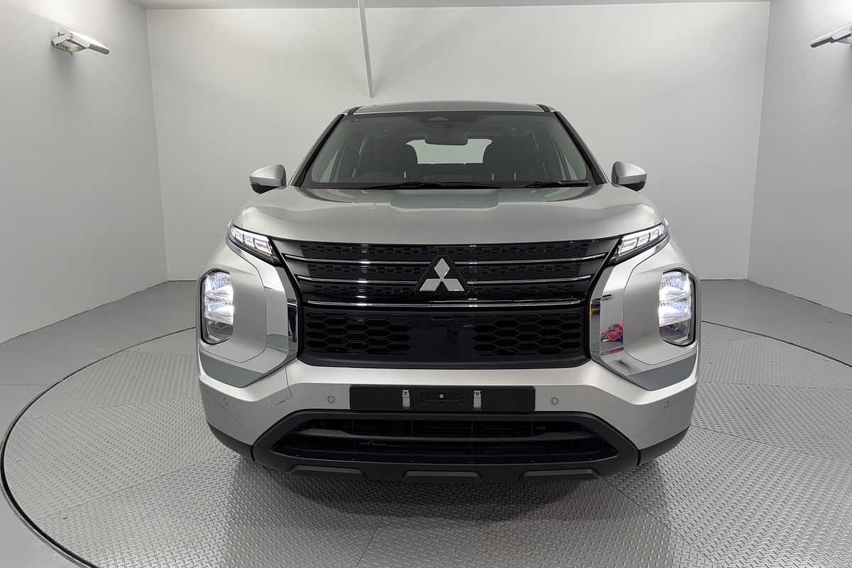2025 Mitsubishi Outlander ES ZM