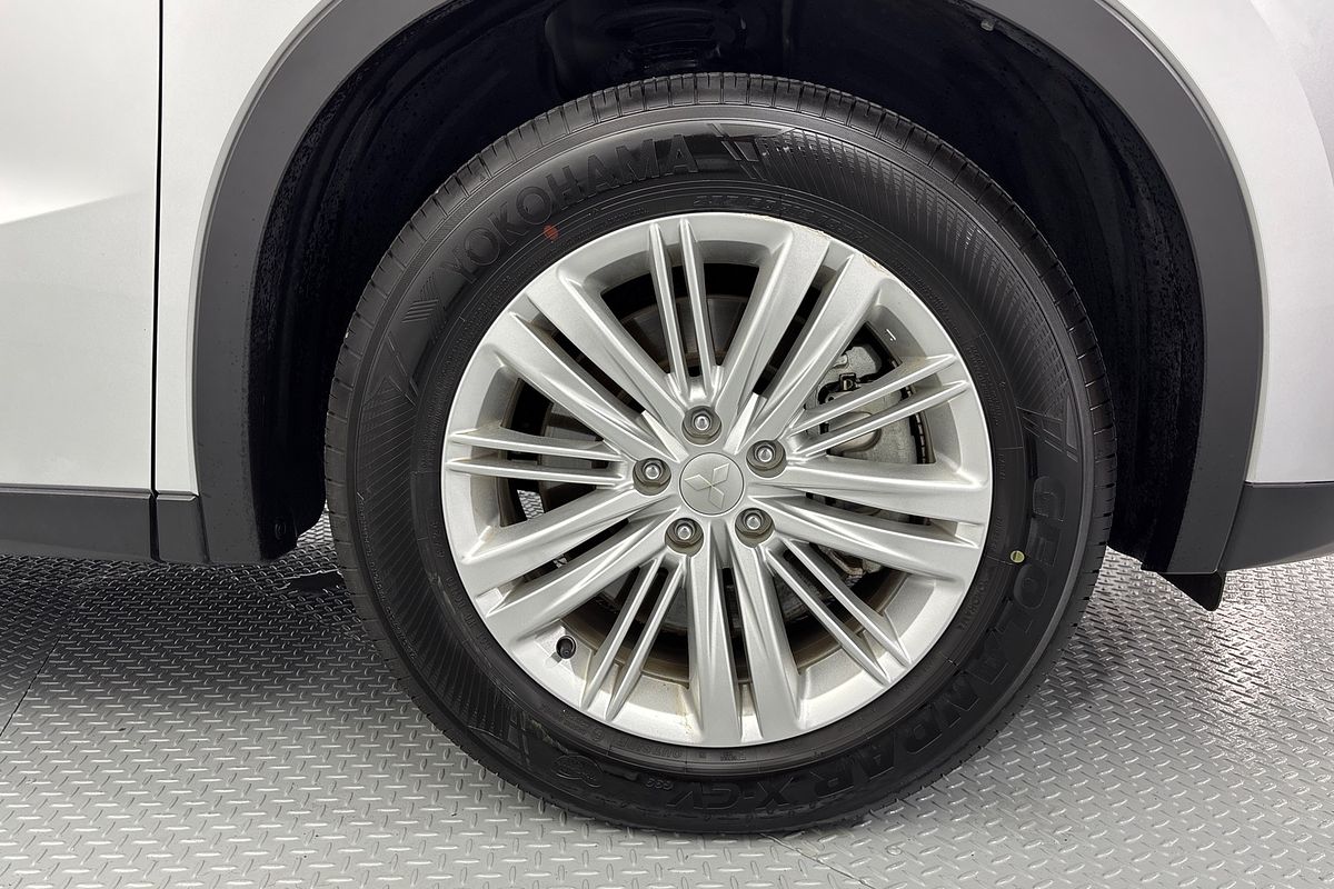 2025 Mitsubishi Outlander ES ZM