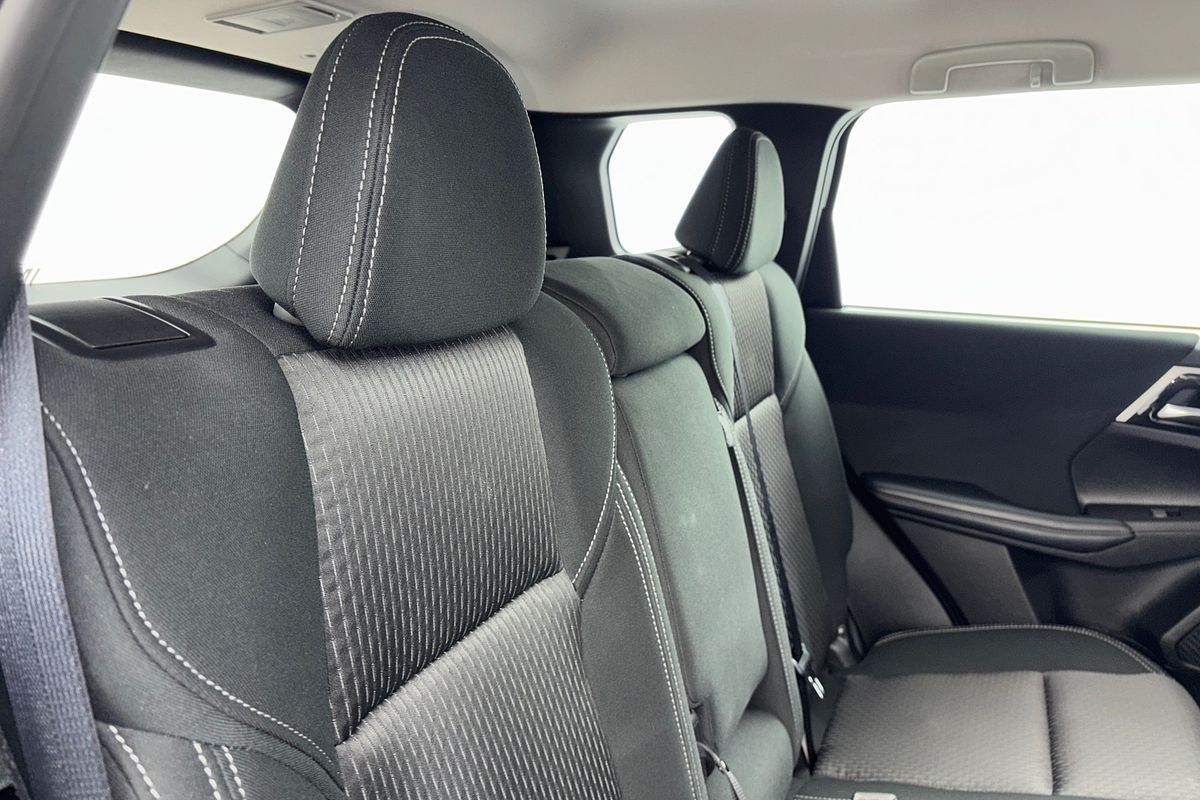 2025 Mitsubishi Outlander ES ZM