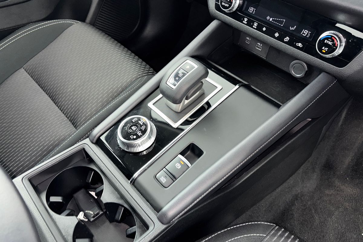 2025 Mitsubishi Outlander ES ZM