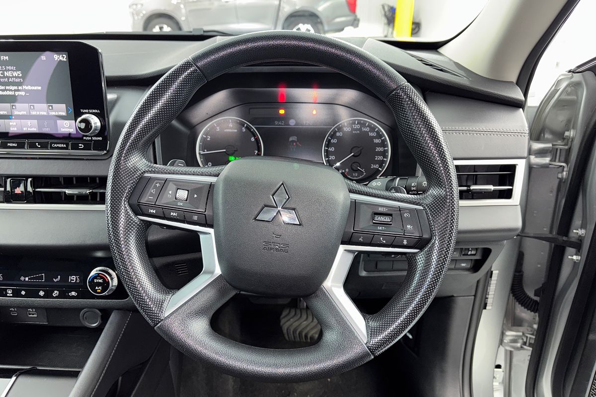 2025 Mitsubishi Outlander ES ZM