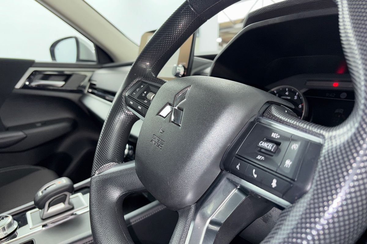 2025 Mitsubishi Outlander ES ZM