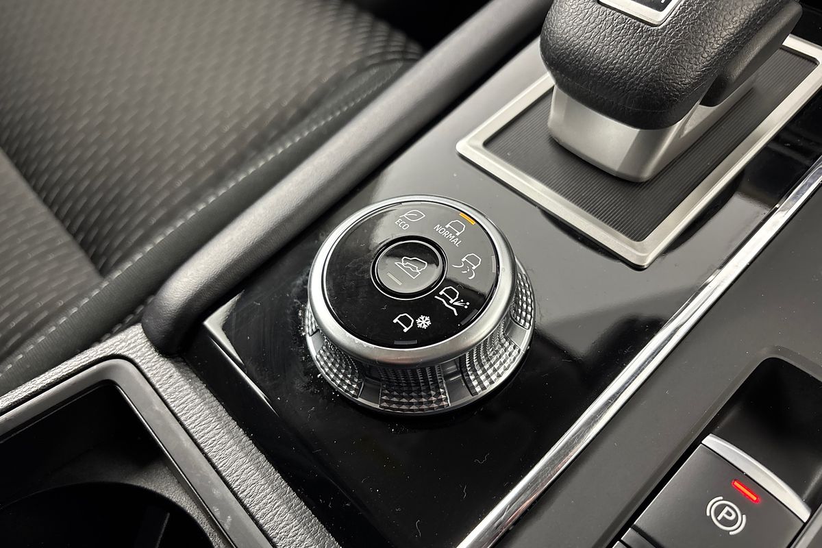 2025 Mitsubishi Outlander ES ZM