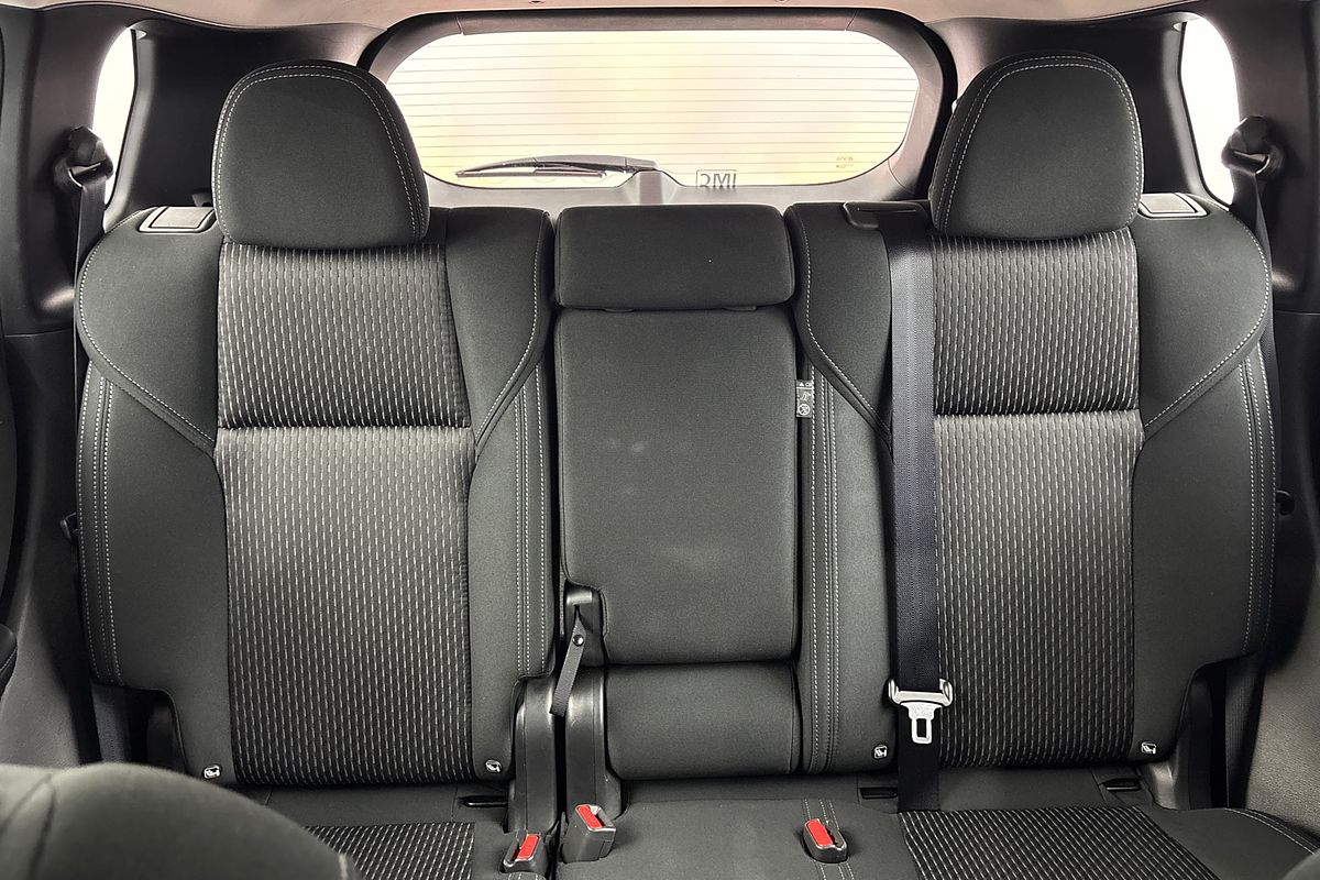 2025 Mitsubishi Outlander ES ZM