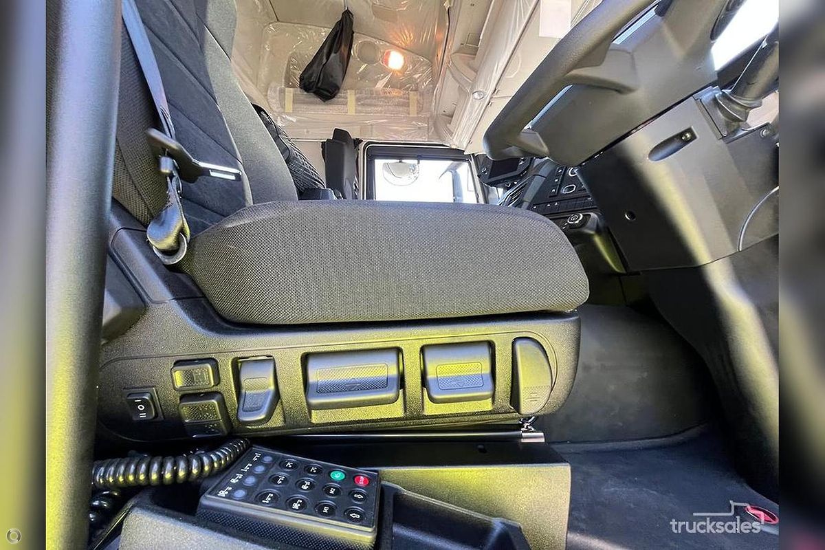 2024 IVECO S-Way AT600 image 13