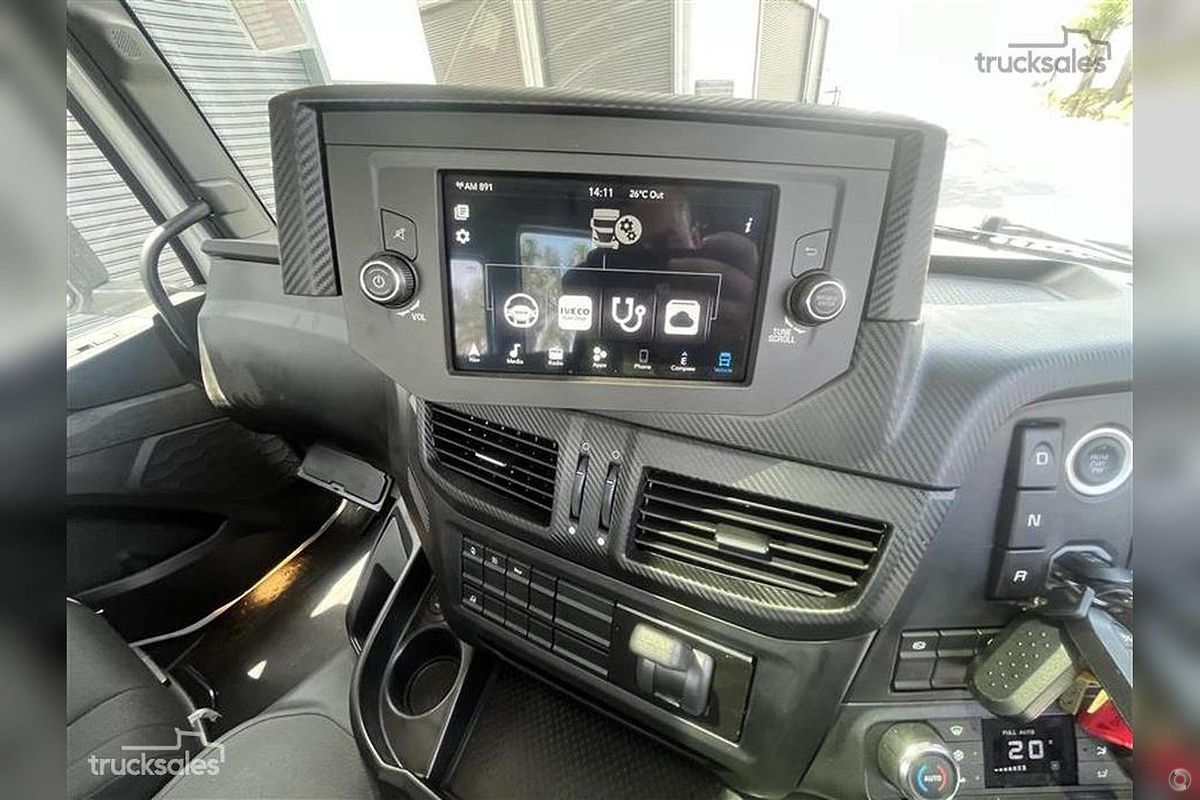 2024 IVECO S-Way AT600 image 15