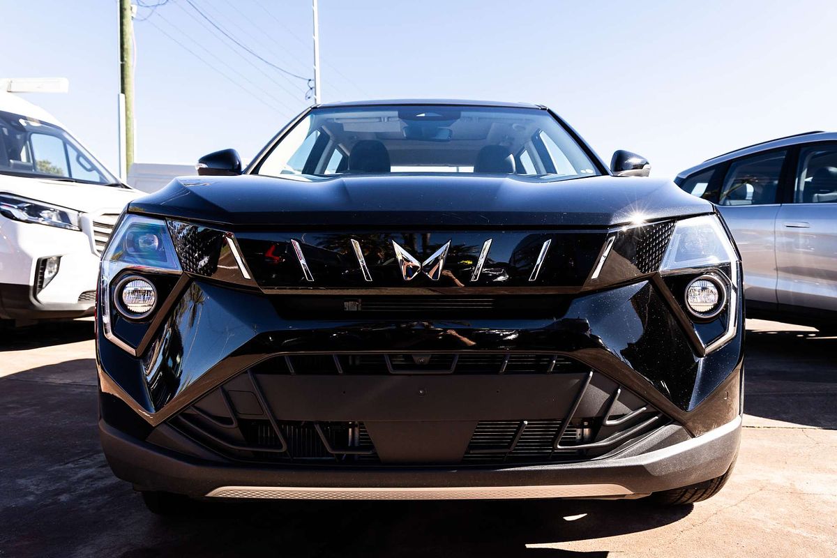 2025 Mahindra XUV3XO AX7L