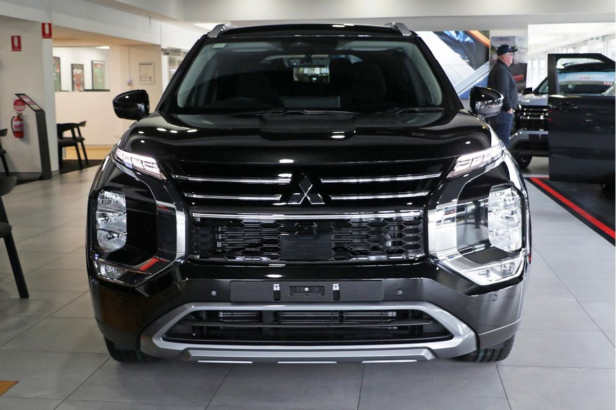 2025 Mitsubishi Outlander LS ZM
