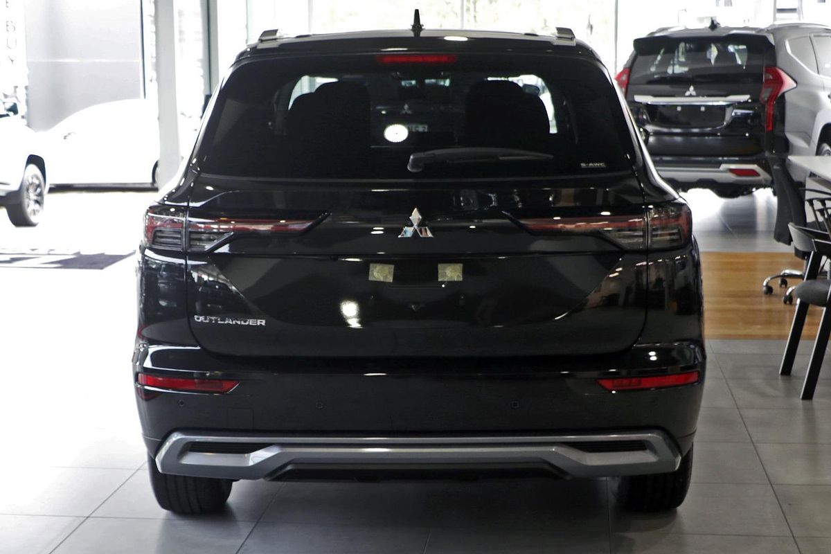 2025 Mitsubishi Outlander LS ZM