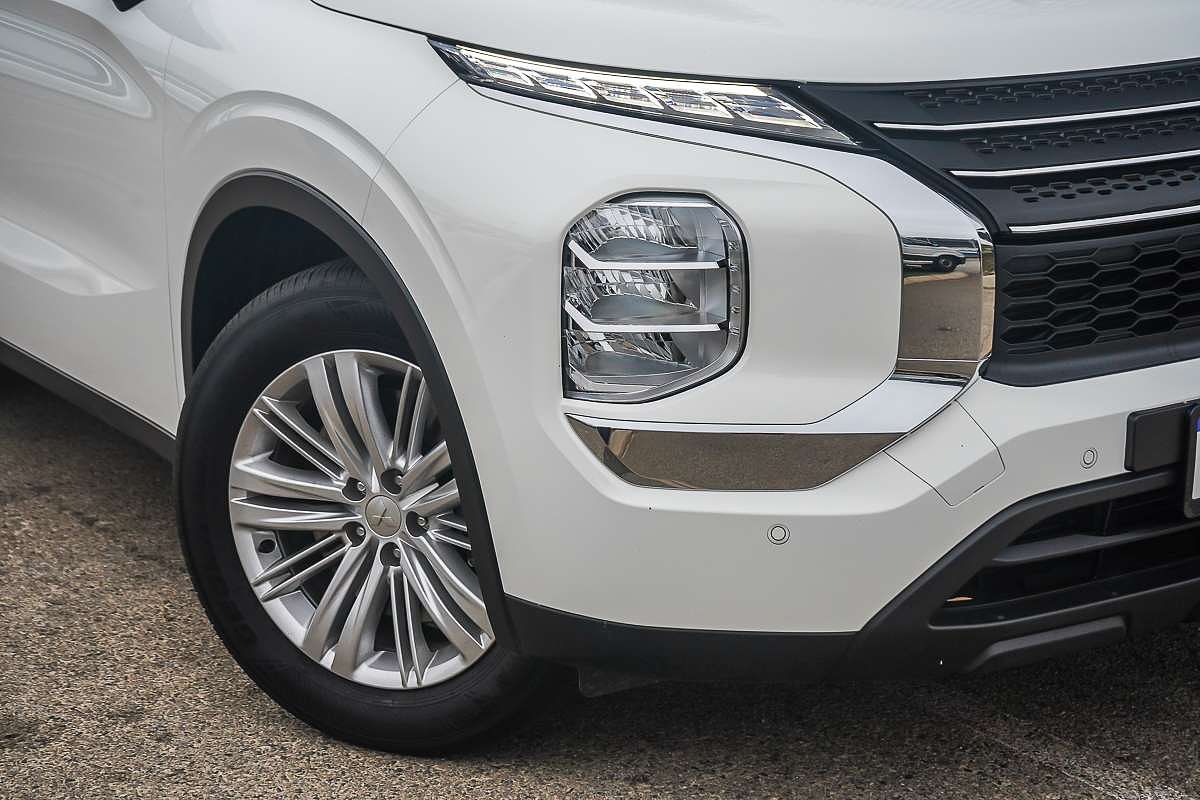 2024 Mitsubishi Outlander ES ZM