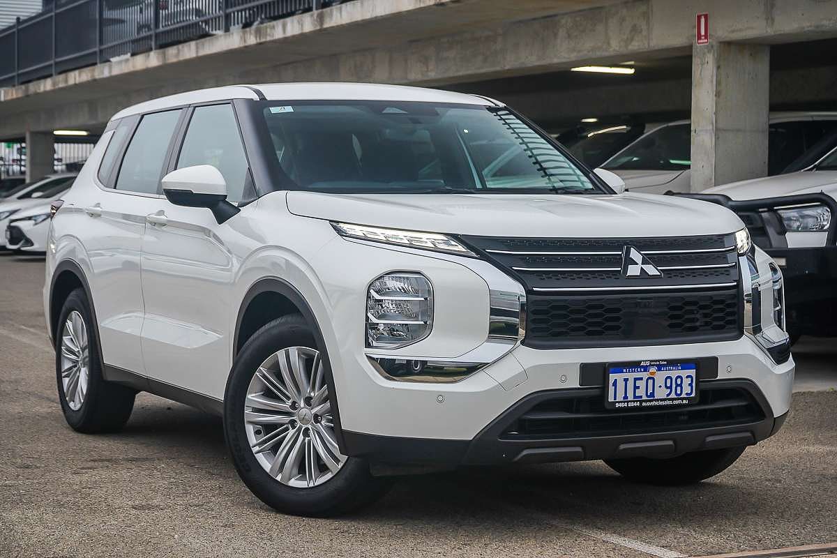 2024 Mitsubishi Outlander ES ZM