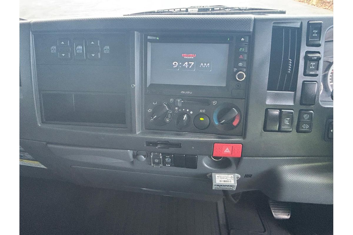 2017 Isuzu N Series NPS 75/45-155 image 19