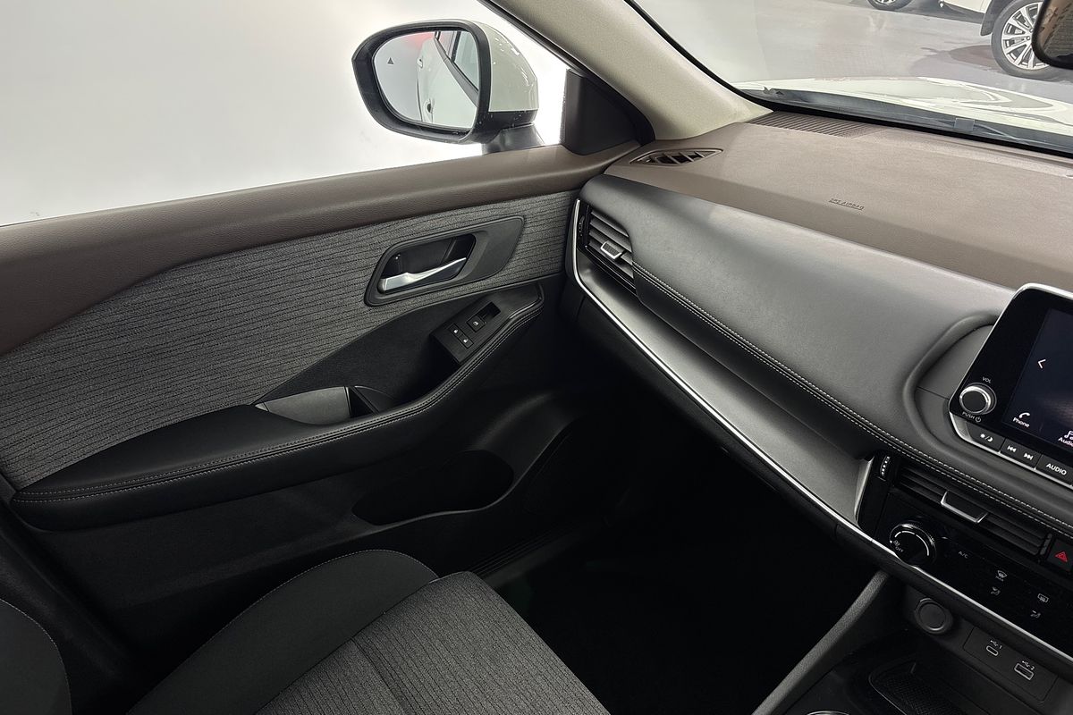 2024 Nissan X-TRAIL ST T33