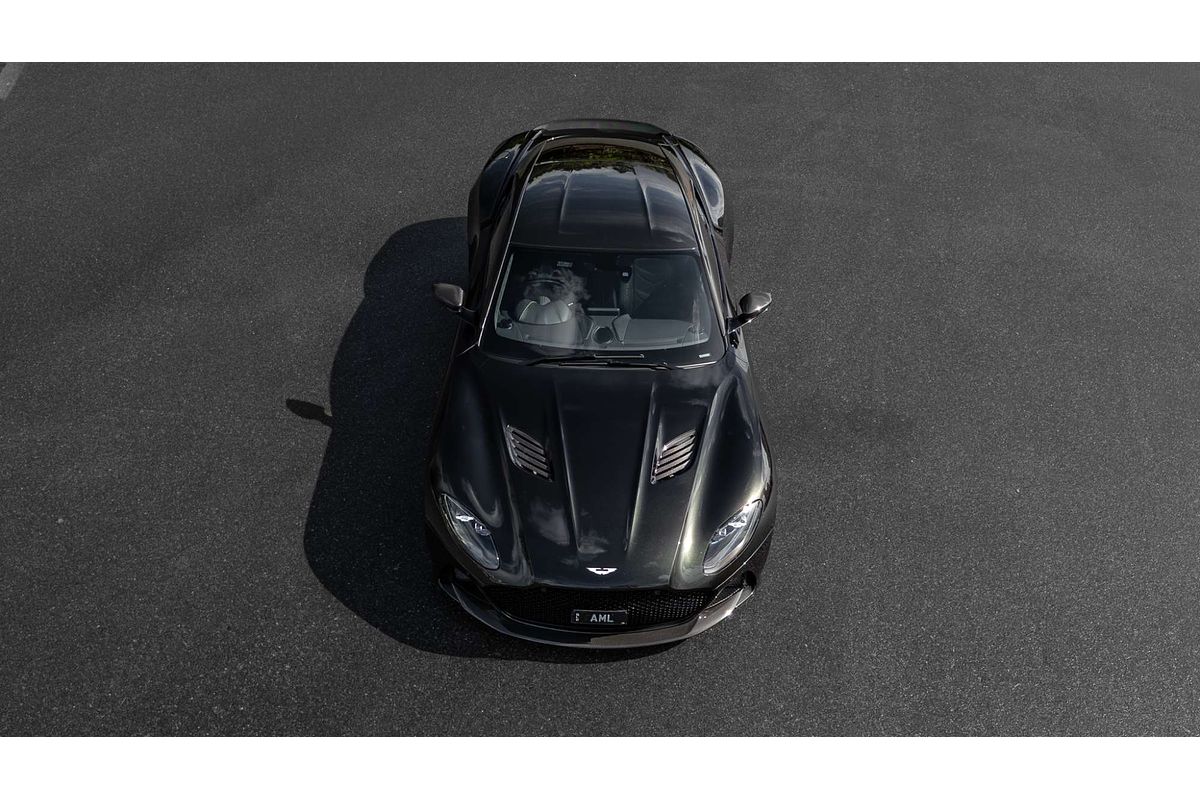 2022 Aston Martin DBS