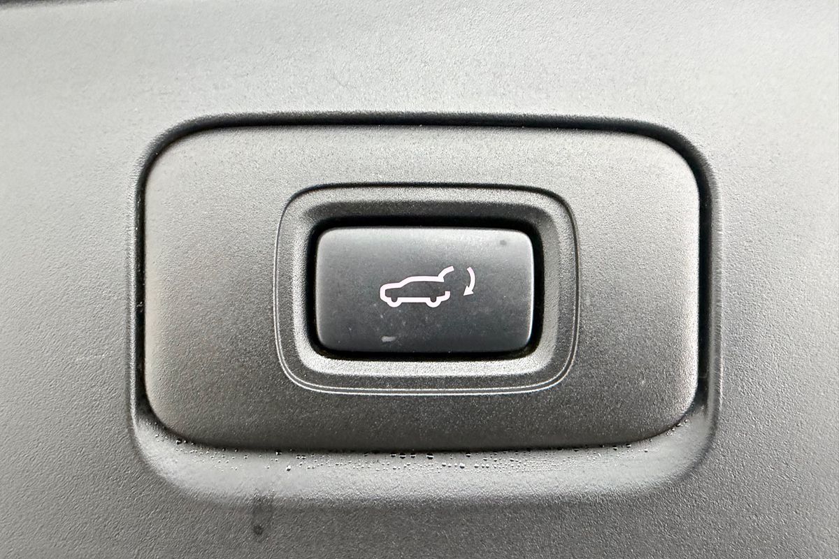 2022 Isuzu MU-X LS-T