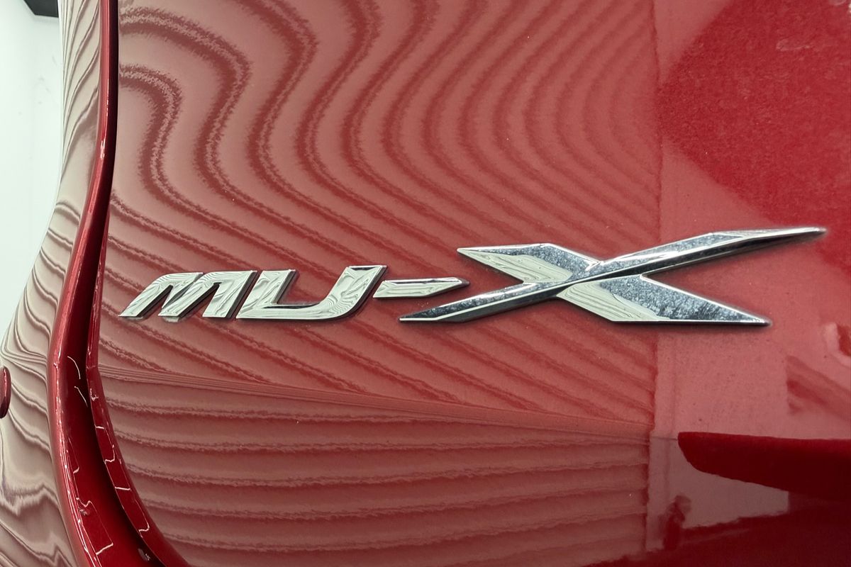 2022 Isuzu MU-X LS-T