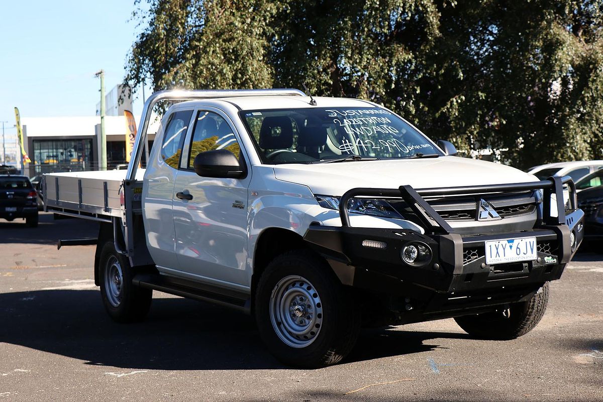 2023 Mitsubishi Triton GLX MR 4X4