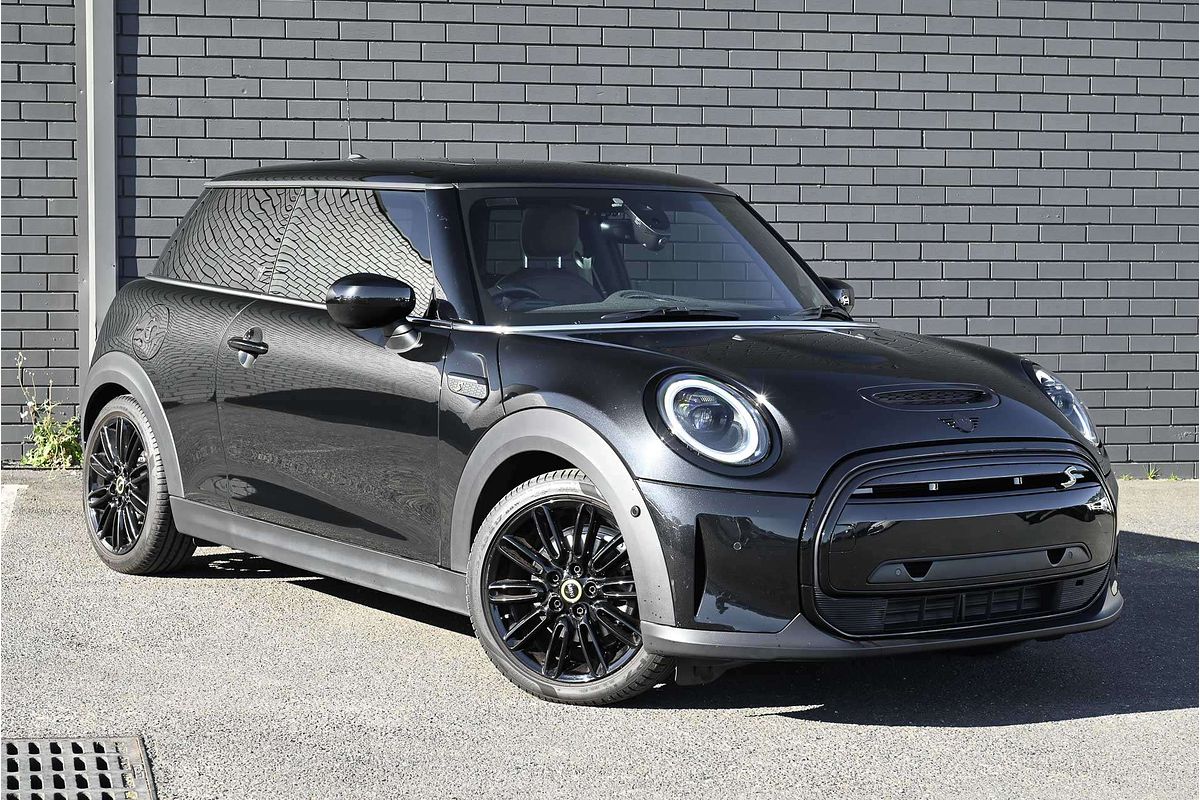 2022 MINI Hatch Cooper SE MINI Yours F56 LCI-2