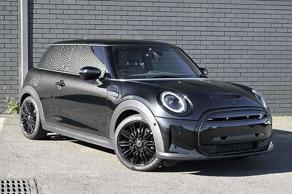 2022 MINI Hatch Cooper SE MINI Yours F56 LCI-2