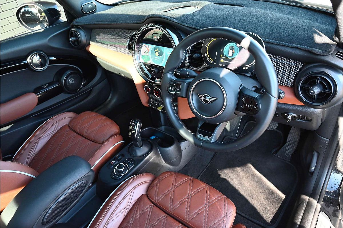 2022 MINI Hatch Cooper SE MINI Yours F56 LCI-2