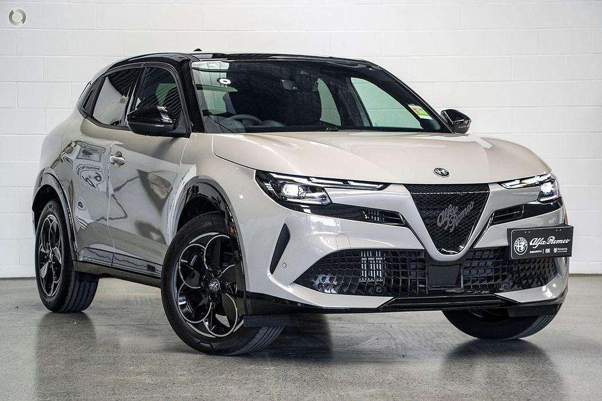 2025 Alfa Romeo Junior Ibrida Series 1