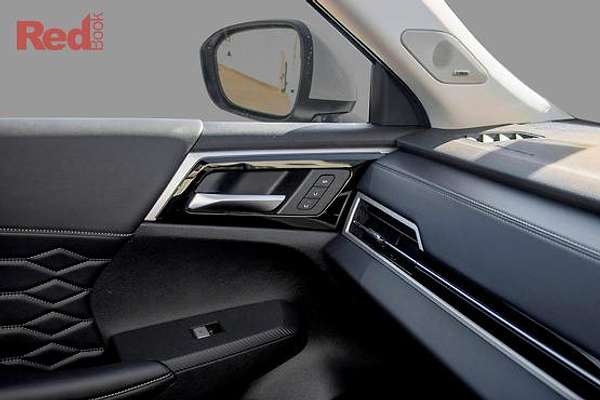 2026 Mitsubishi Outlander Exceed ZM thumb-4