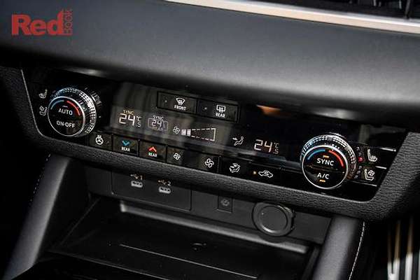 2026 Mitsubishi Outlander Exceed ZM thumb-10