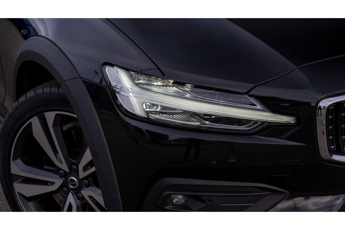 2021 Volvo V60 Cross Country B5