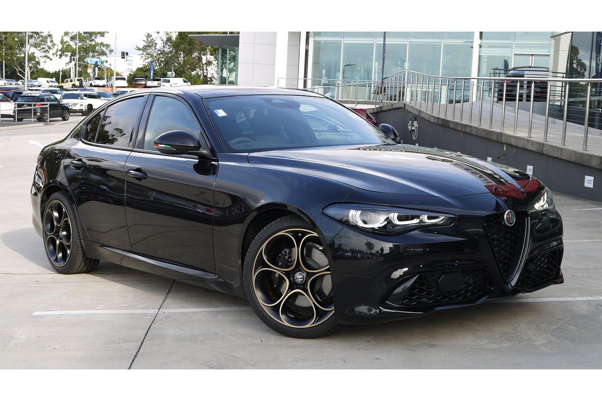 2025 Alfa Romeo Giulia Intensa Series 5