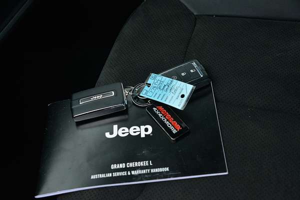 2022 Jeep Grand Cherokee L Night Eagle WL thumb-19