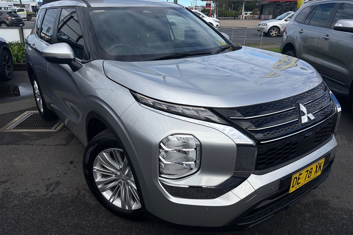 2022 Mitsubishi Outlander ES ZM