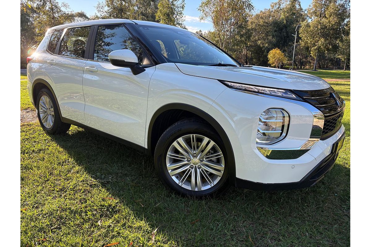 2024 Mitsubishi Outlander ES ZM