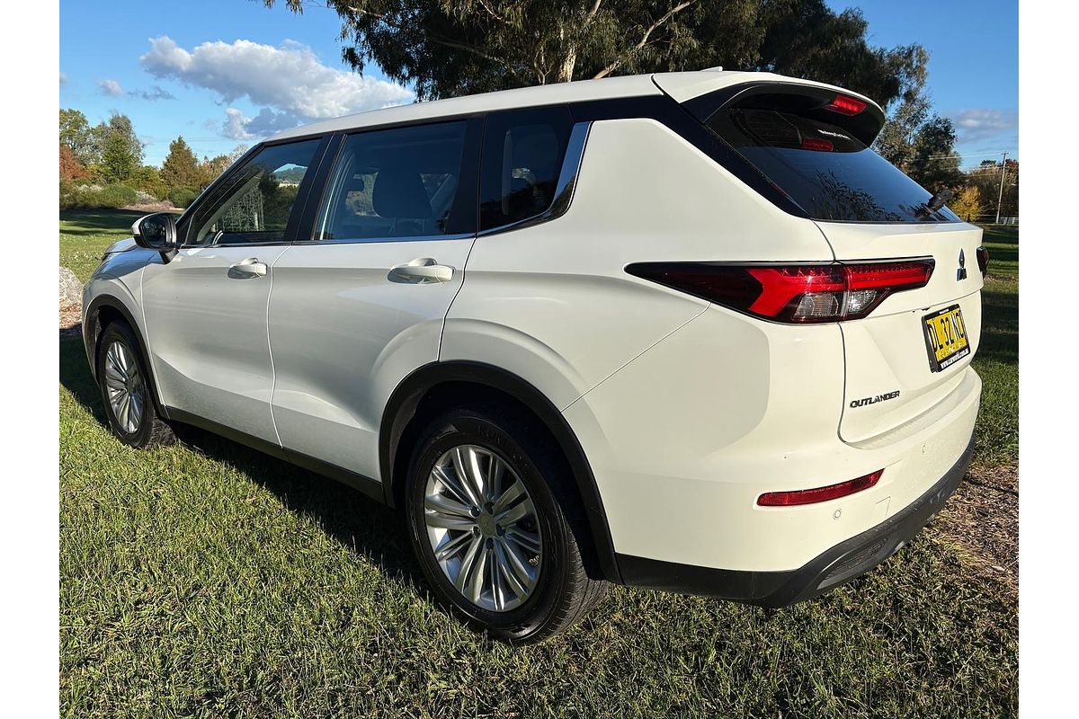 2024 Mitsubishi Outlander ES ZM