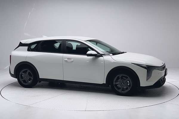 2025 Kia K4 S CL4m thumb-3