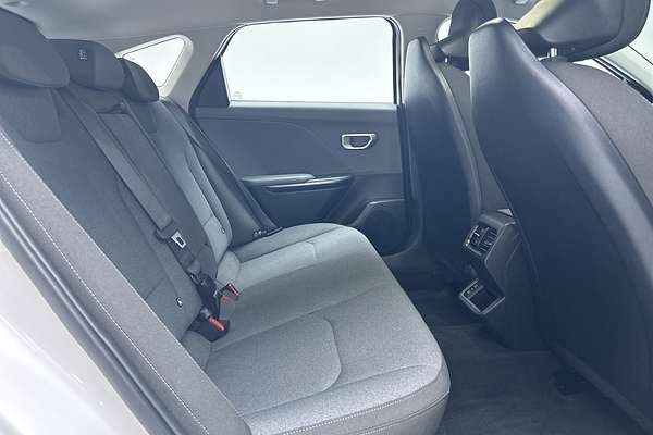 2025 Kia K4 S CL4m thumb-11