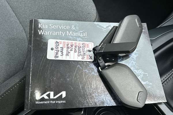 2025 Kia K4 S CL4m thumb-22