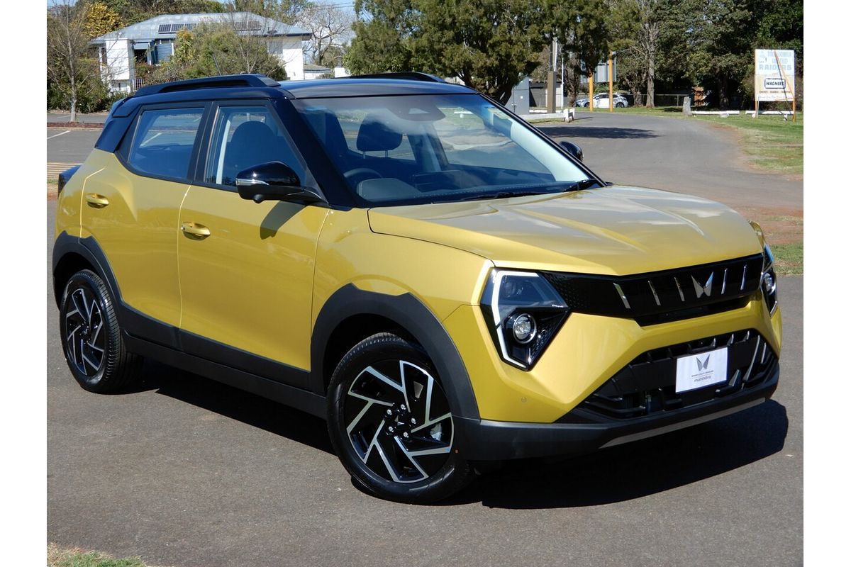 2025 Mahindra XUV3XO AX7L