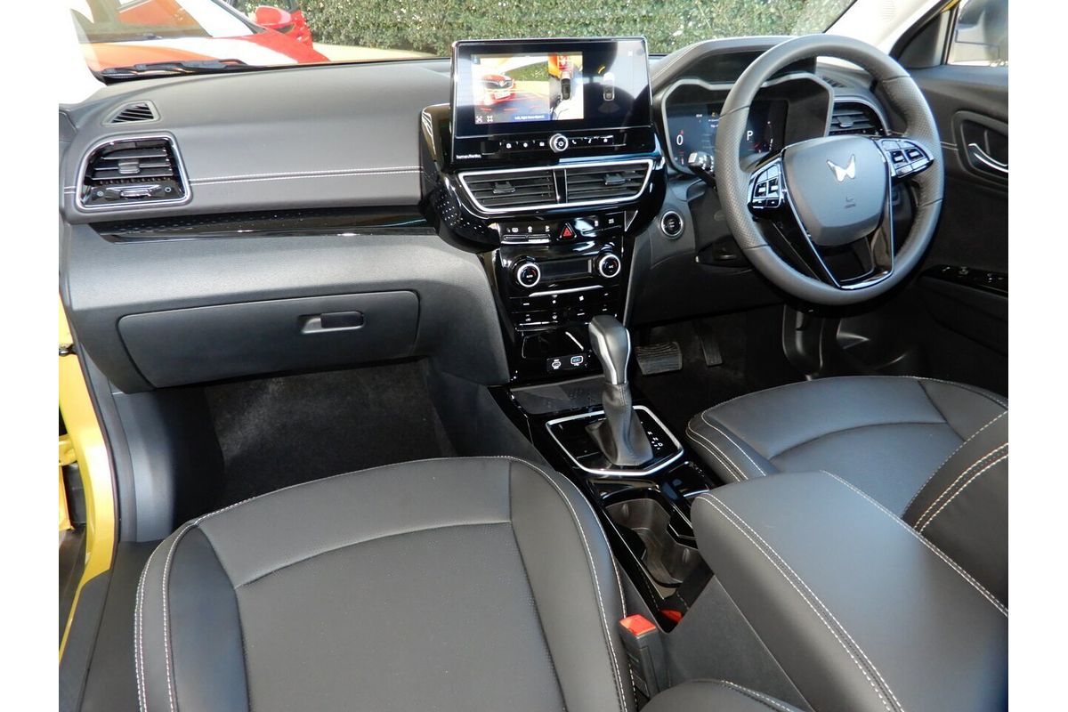 2025 Mahindra XUV3XO AX7L