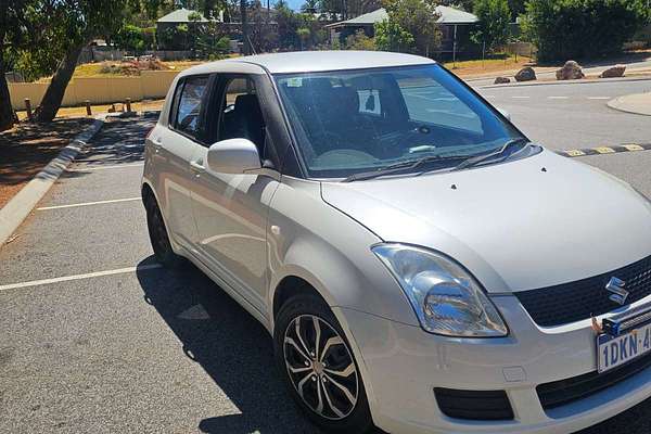 2010 Suzuki Swift RS415
