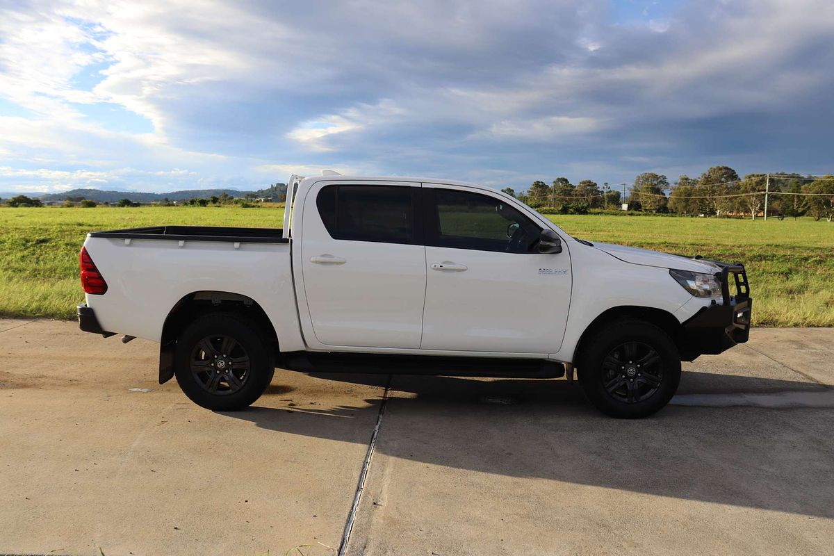 2024 Toyota Hilux SR 48V GUN126R 4X4