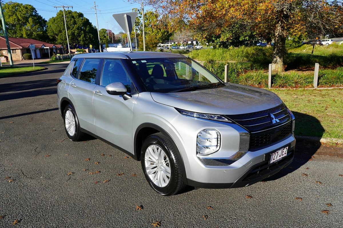 2023 Mitsubishi Outlander ES ZM