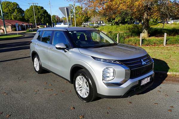 2023 Mitsubishi Outlander ES ZM