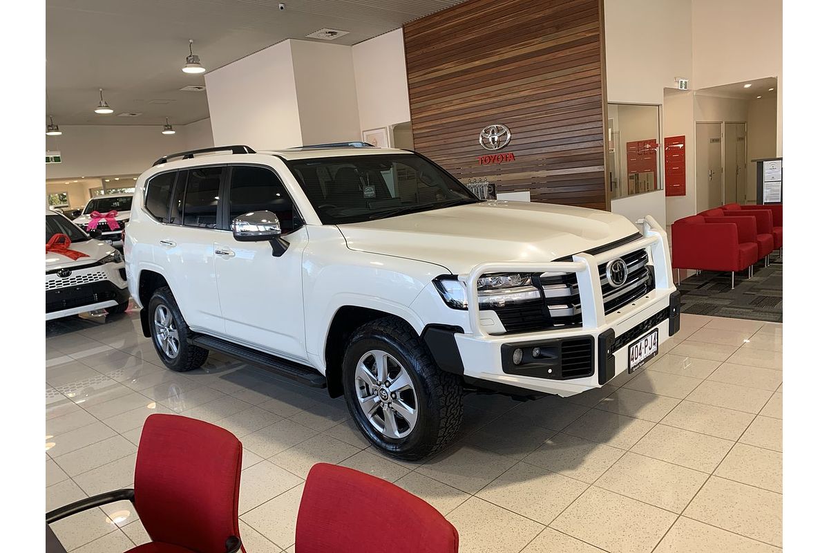 2024 Toyota Landcruiser Sahara FJA300R