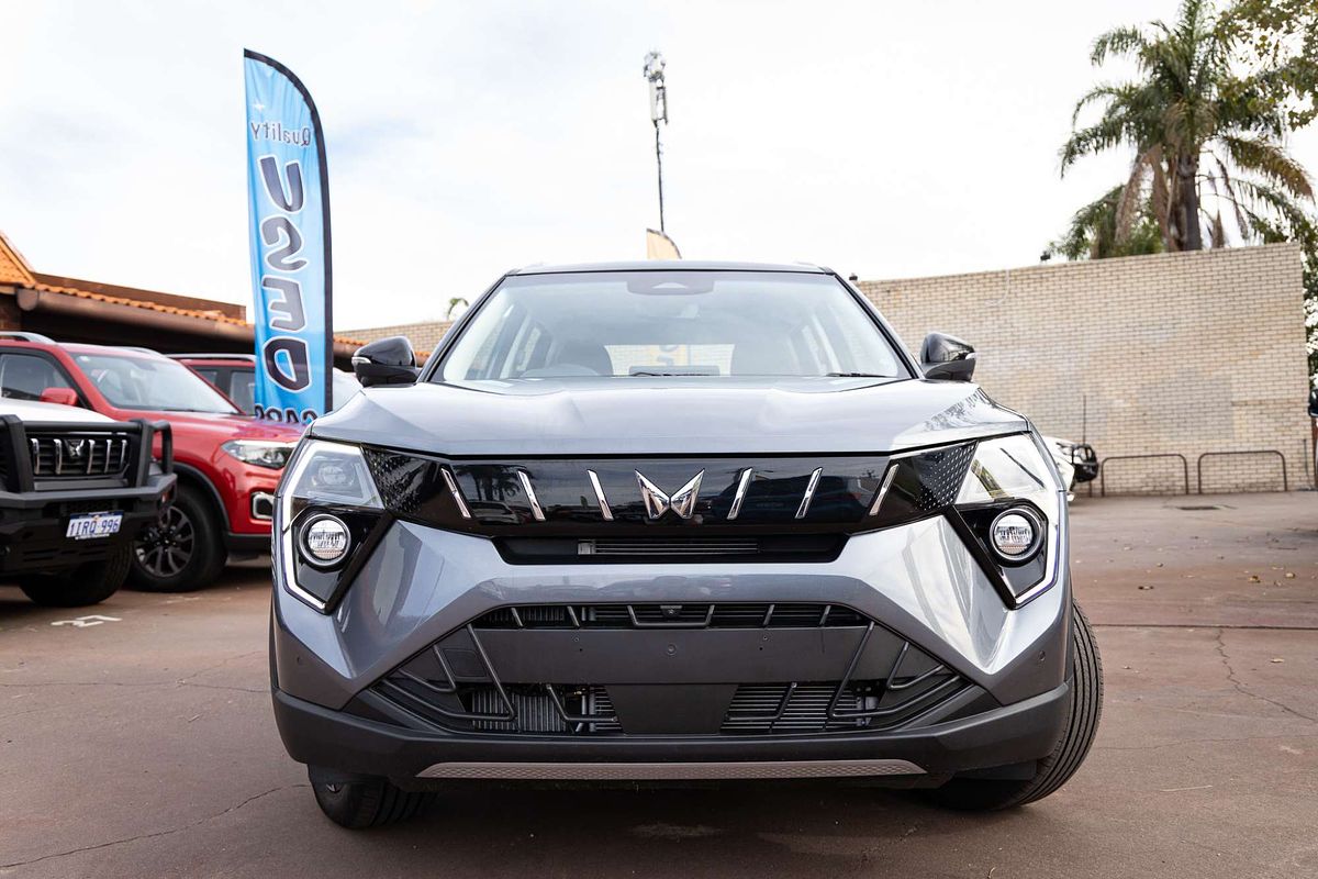 2025 Mahindra XUV3XO AX7L