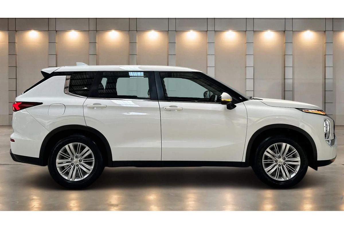 2024 Mitsubishi Outlander ES ZM