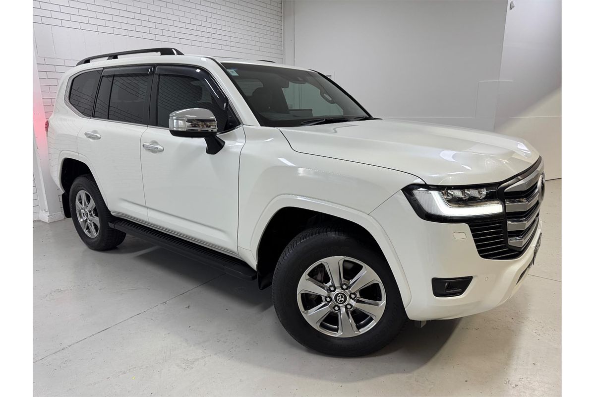 2023 Toyota Landcruiser Sahara FJA300R