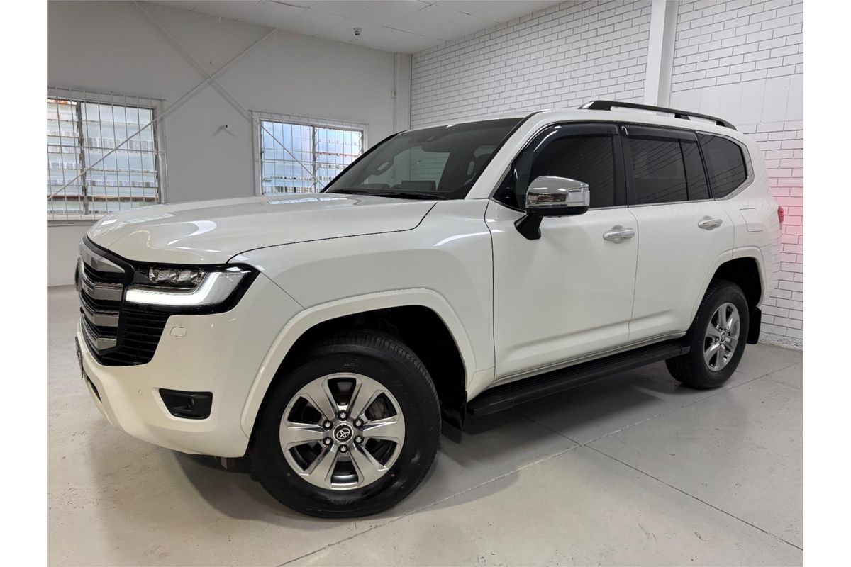 2023 Toyota Landcruiser Sahara FJA300R
