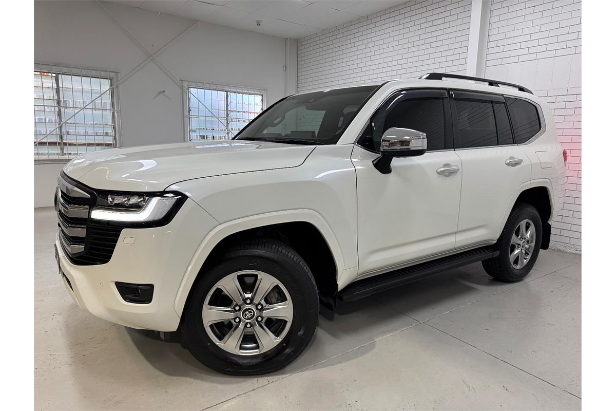 2023 Toyota Landcruiser Sahara FJA300R