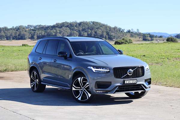 2022 Volvo XC90 B6 R-Design