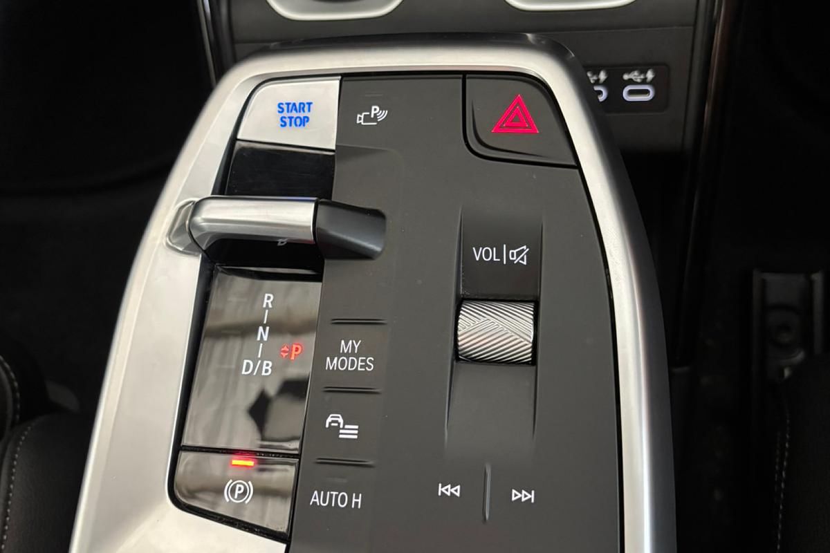 2023 BMW iX1 xDrive30 xLine U11 image 11